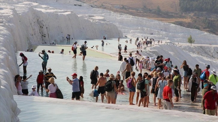 Pamukkale'yi 8 ayda 1 milyon 512 bin kişi ziyaret etti