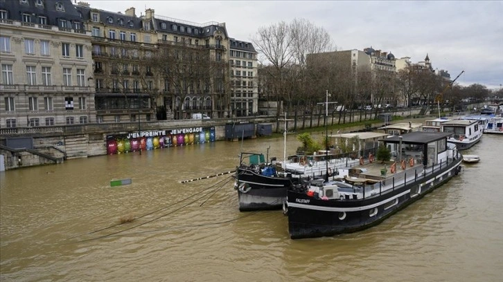 Paris'teki Sen Nehri'nde yüzme etkinlikleri kirlilik nedeniyle ikinci kez iptal edildi