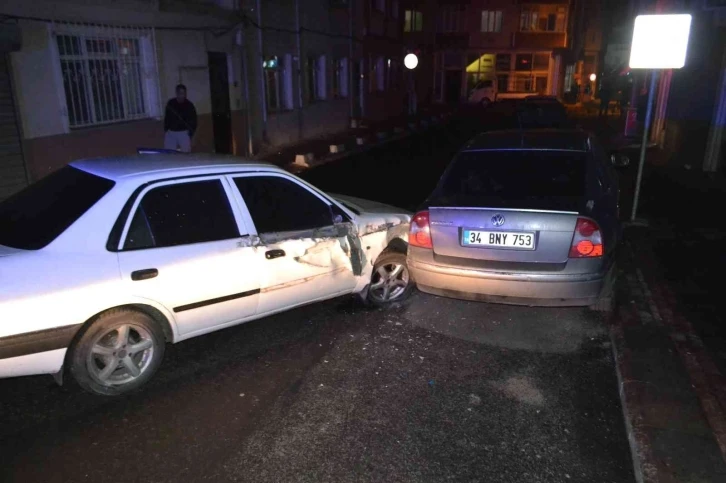 Alkollü sürücü park halindeki 3 araca çarptı