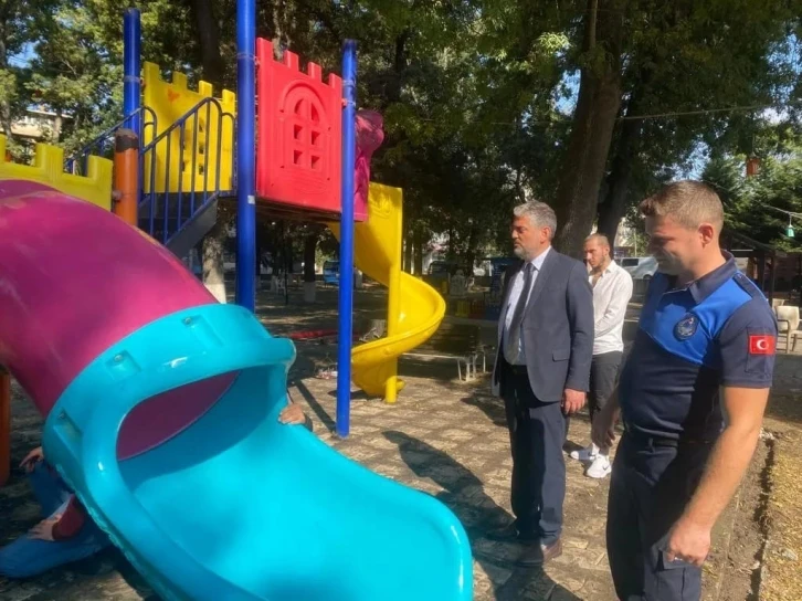 Parklar yeniliyor, çevre düzenleniyor
