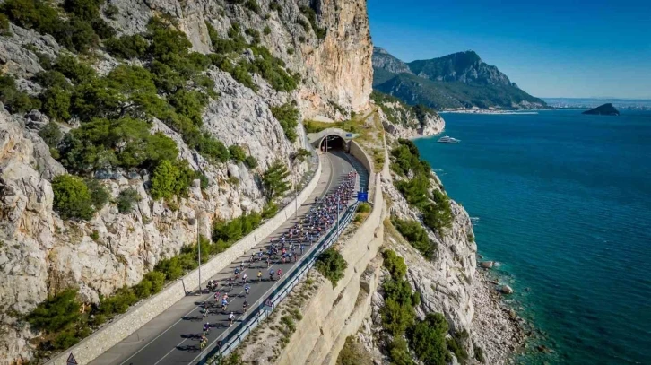 Pedallar, Kemer’de bu sefer depremzedeler için döndü
