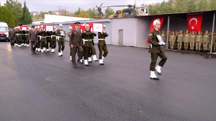 Pençe-Kilit Operasyonu bölgesinde şehit olan 3 asker için Şırnak'ta tören yapıldı