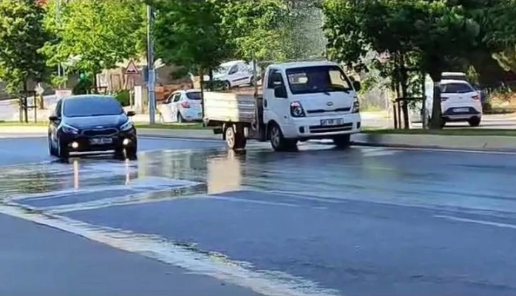 Pendik’te borusu patladı, krizi fırsata çeviren sürücüler arabalarını yıkadı