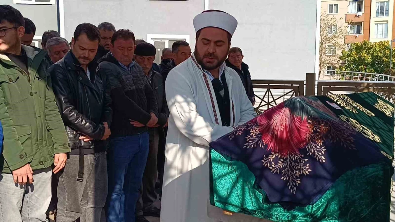 Pendik’te sevgilisi tarafından öldürülen kadın toprağa verildi
