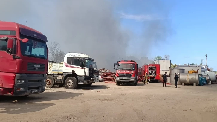 Pendik’te yediemin otoparkında yangın paniği
