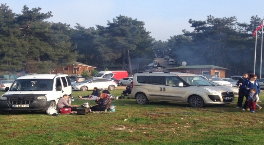 Bursa'da piknik alanları doldu taştı