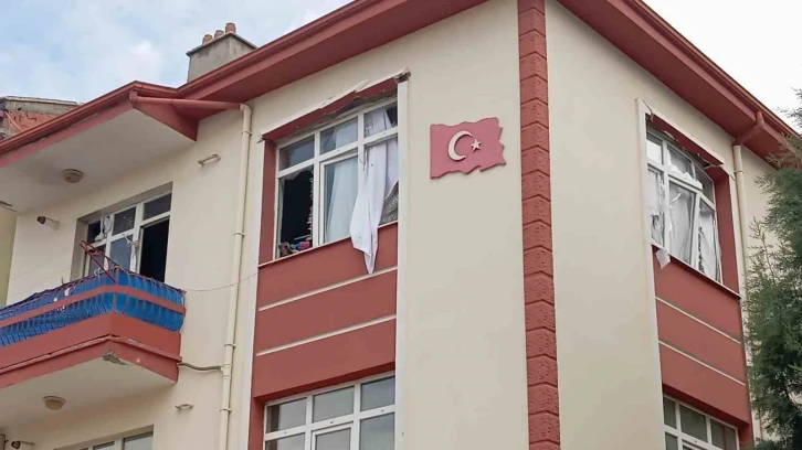 Piknik tüpü bomba gibi patladı, 2 yaralı
