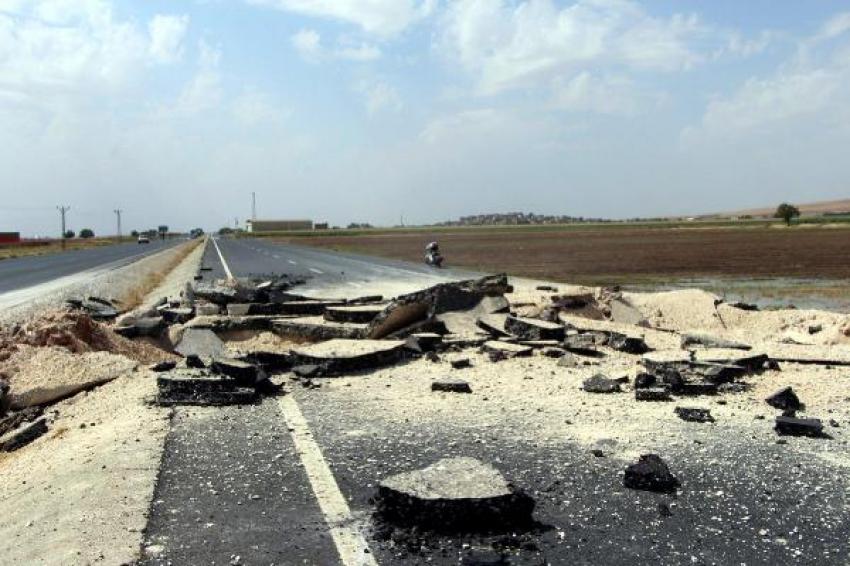 PKKlılar İpek Yolu'na döşenen bombayı patlattı