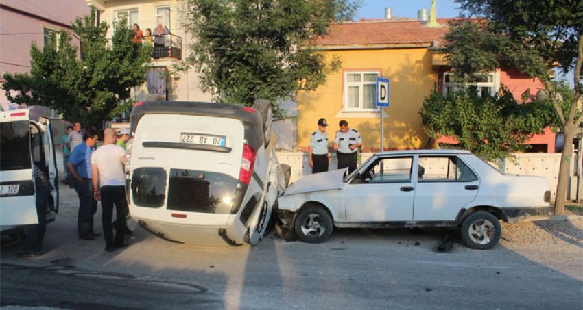 Polis aracı ile otomobil çarpıştı! 3 yaralı