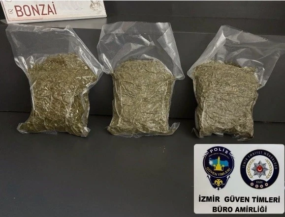 Polisi karşısında gören zehir taciri neye uğradığını şaşırdı
