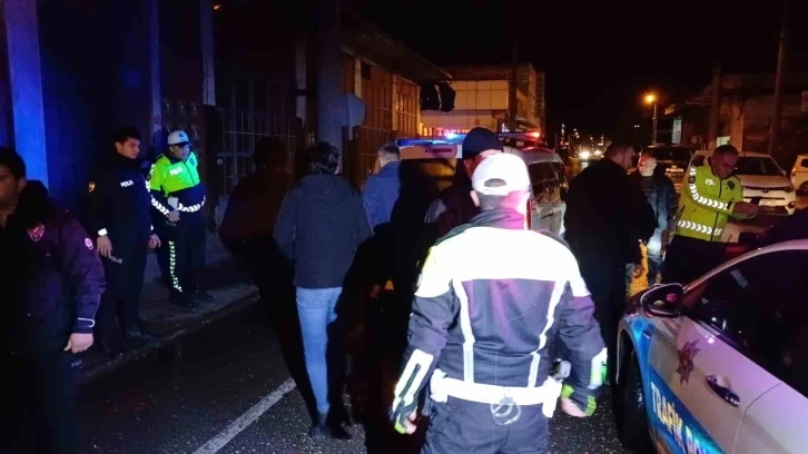 Dur ihtarına uymadı, kaçtı! Lastik patlayınca polise enselendi!