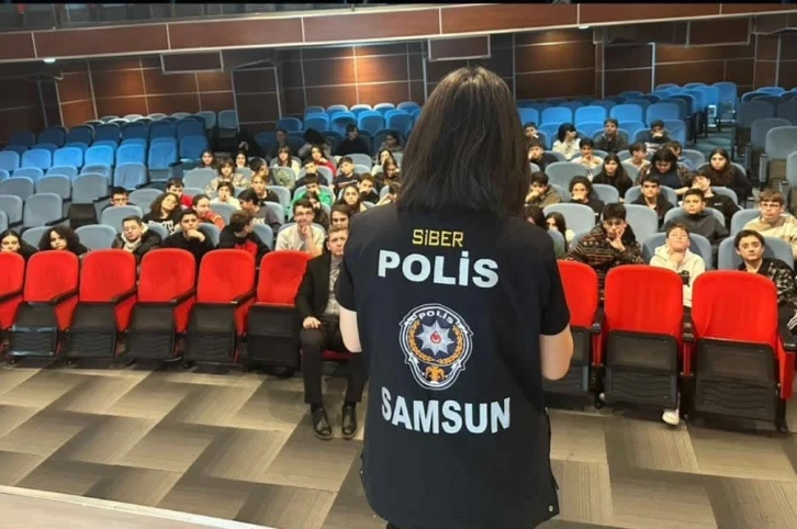 Polisten öğrencilere ’siber güvenlik’ semineri
