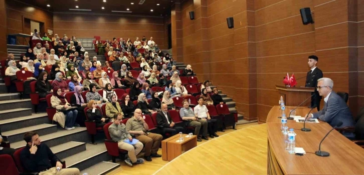 Prof. Dr. Aslan’dan Hz. Peygamber’in örnekliği konferansı
