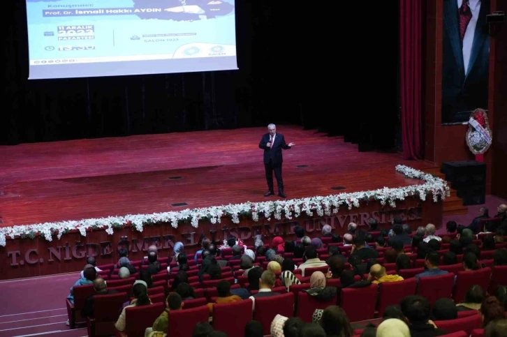 Prof. Dr. Aydın: "Beyin, sonsuz kapasiteye sahip bir bilgisayar niteliği taşıyor"
