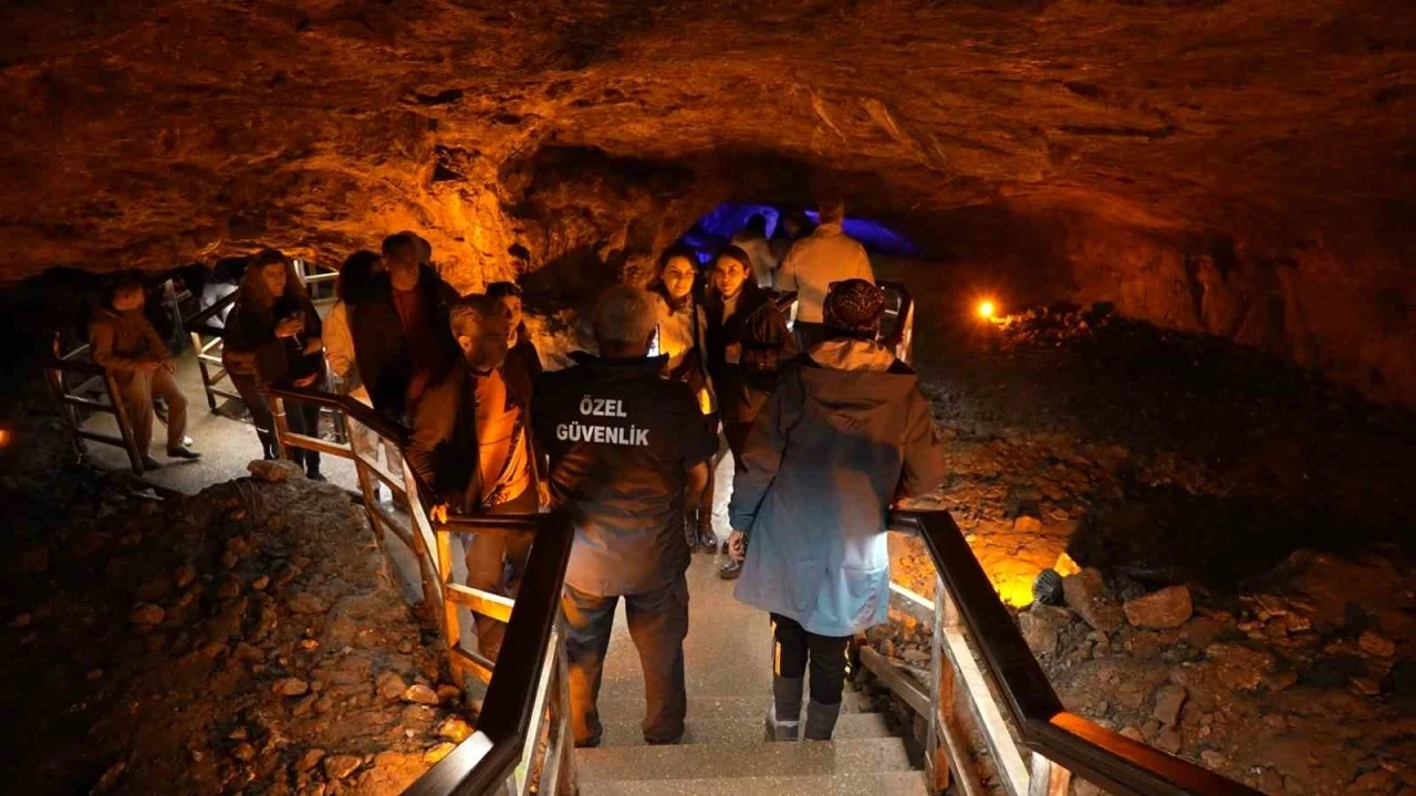 "Doğal ağrı kesici" etkisiyle bilinen tarihi Sulu Mağara’ya ziyaretçi akını
