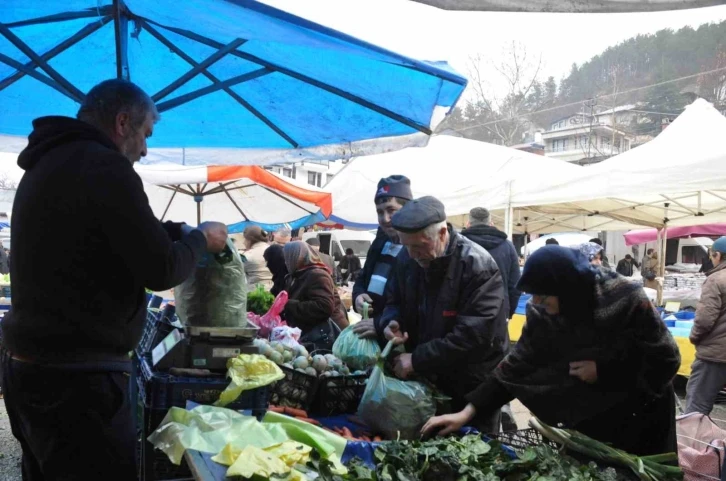 "Emekli oldum" dedi, tüm ürünlerini 5 liradan sattı
