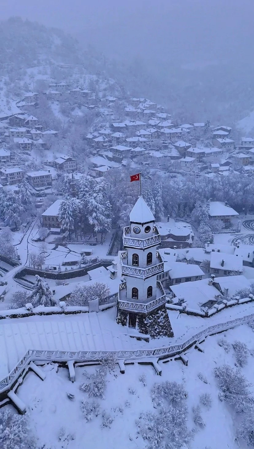 &quot;Sakin şehir&quot; Göynük beyaz örtüyle kaplandı
