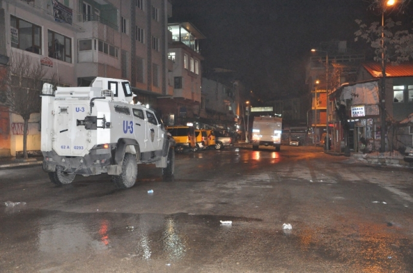 İzinsiz yürüyüşe polis müdahalesi