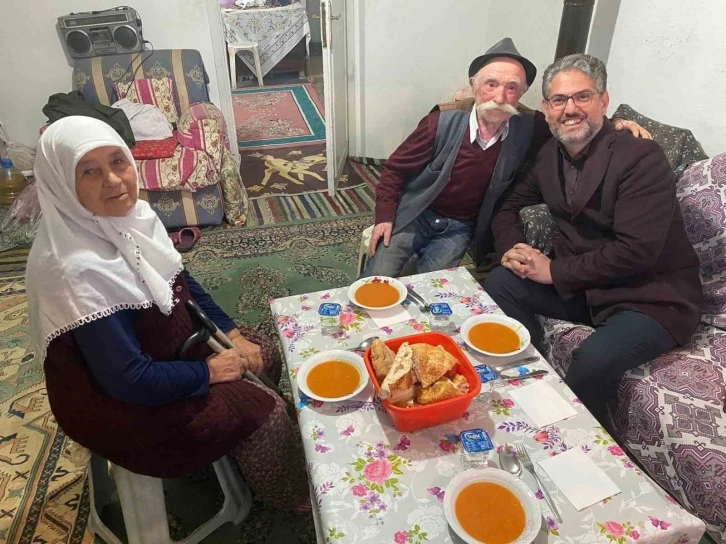 Ramazan ayı boyunca iftarını ilçe halkı ile açacak
