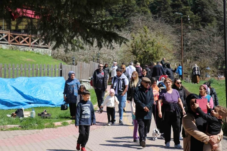 Ramazan Bayramı’nın ikinci gününde tatilciler Gölcük Tabiat Parkı’na akın etti
