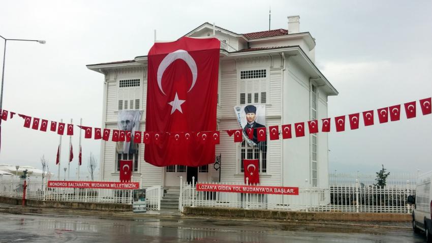 Mudanya'daki İnönü heykeli değiştirildi