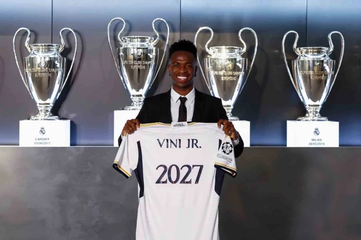 Real Madrid, Vinicius Junior’ın sözleşmesini uzattı