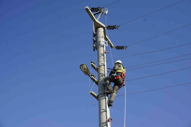 Rekor sıcaklarda tüketim artışına rağmen elektrik kesintileri azaldı
