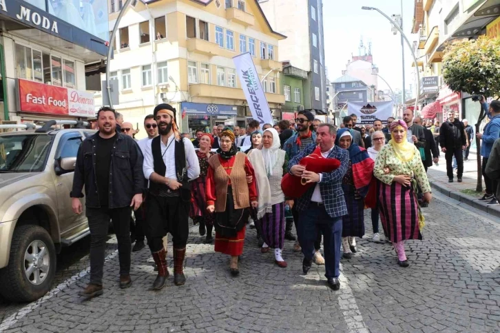 Rize’de Turizm Haftası kortej yürüyüşü renkli görüntülere sahne oldu
