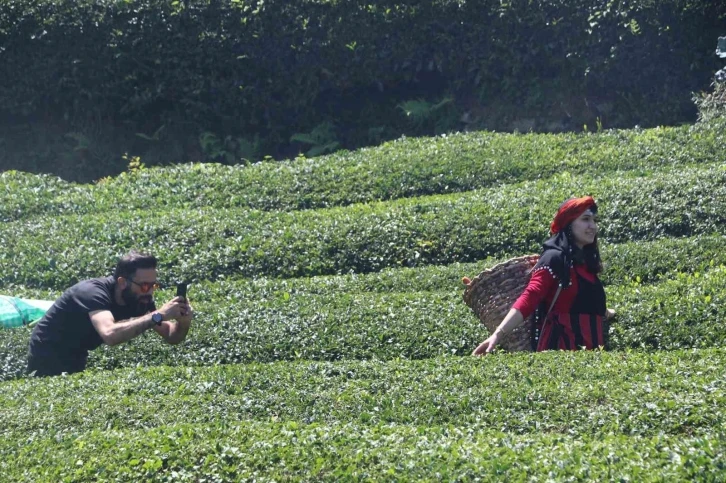 Rize’deki çay bahçesi baklava görünümlü hali ile turistlerin ilgisini çekiyor
