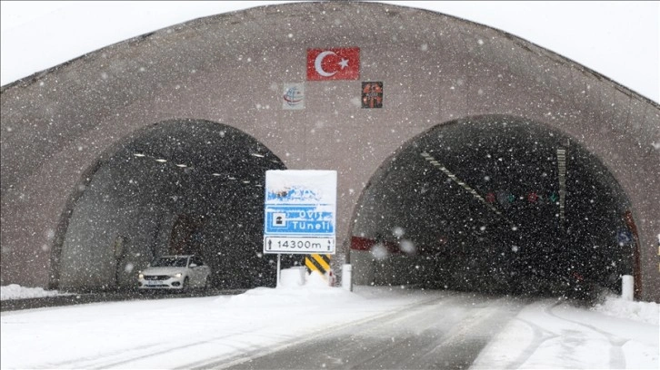 Rize-Erzurum kara yolundaki Ovit Tüneli'nde ulaşım normale döndü