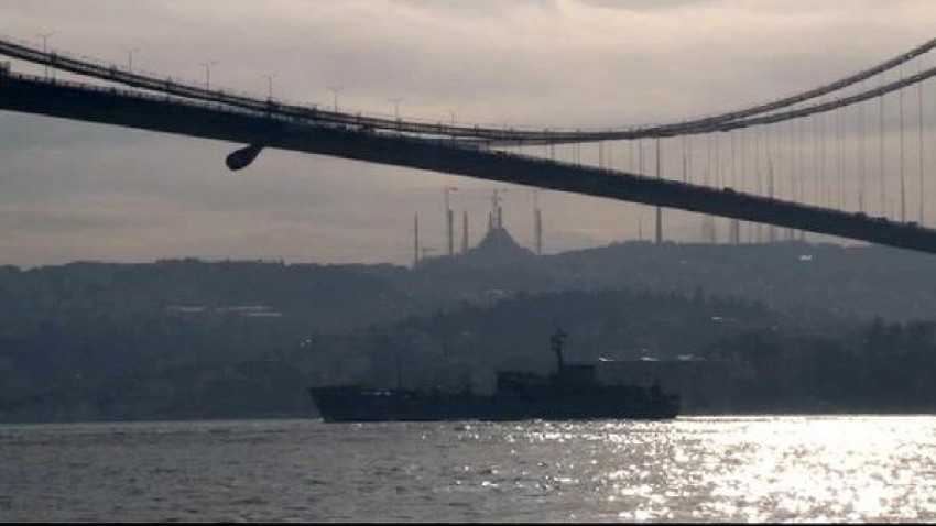 Rus savaş gemileri İstanbul Boğazı'ndan geçti