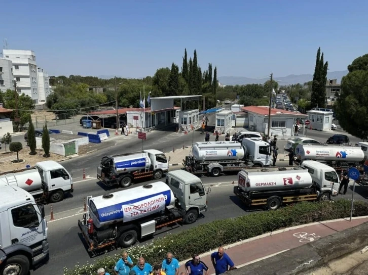 Rum akaryakıt istasyonları KKTC’den yakıt alınmasını protesto etti
