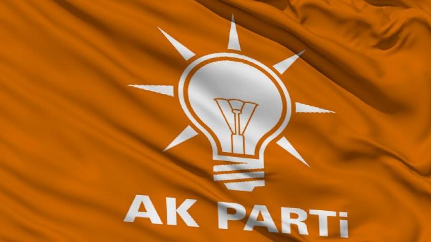 AK Parti'nin kadın kolları başkanı MHP'ye katıldı