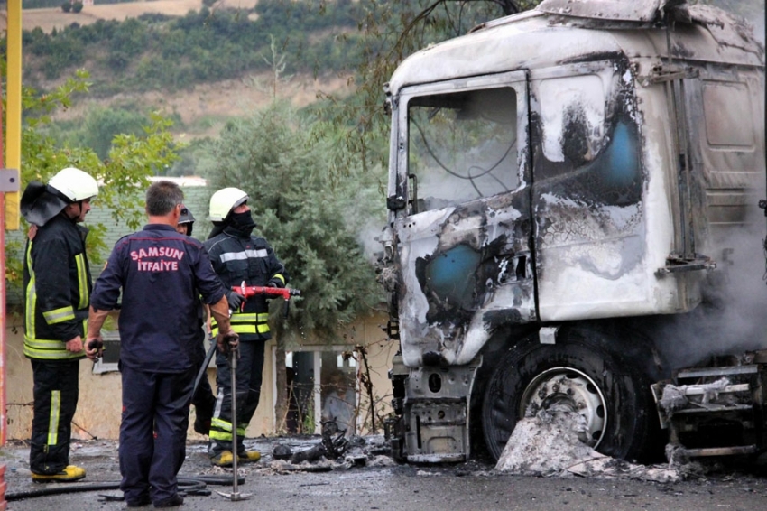  Ekmek teknesi gözlerinin önünde küle döndü