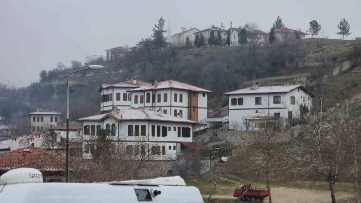 Safranbolu’ya sezonun ilk karı düştü
