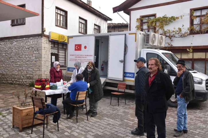 Sağlık hizmetini ayaklarına kadar getiriyorlar
