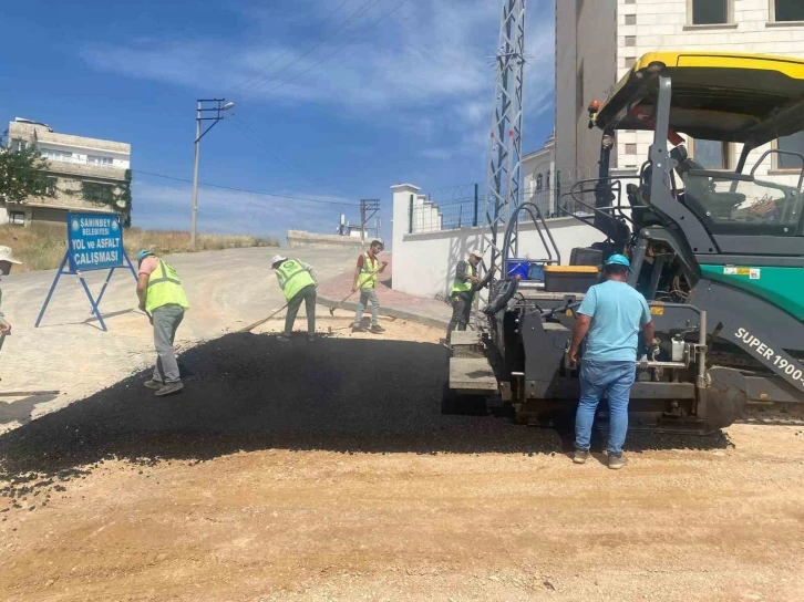 Şahinbey’de havalar ısında asfalt çalışmaları hız kazandı
