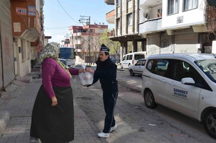 Şahinbey’den ihtiyaç sahibi vatandaşlara sıcak iftar yemeği
