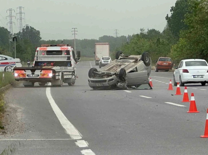 Sakarya’da ciple çarpışan otomobil takla attı: 1 yaralı
