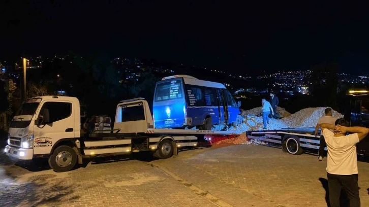 Sakarya’da hareketli gece: Minibüs şoförünün genç kıza sözlü taciz iddiası ortalığı karıştırdı
