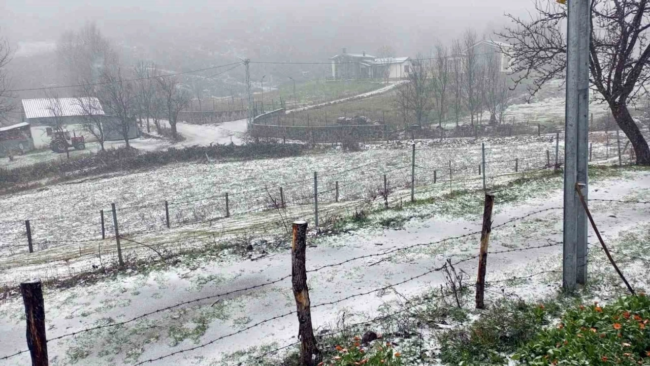 Sakarya’da yüksek kesimlerde kar yağışı başladı
