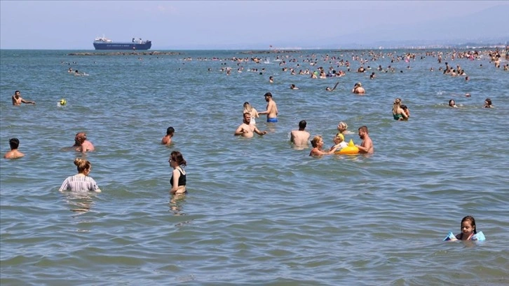 Sakarya sahilleri yoğun geçen bayram tatilini 