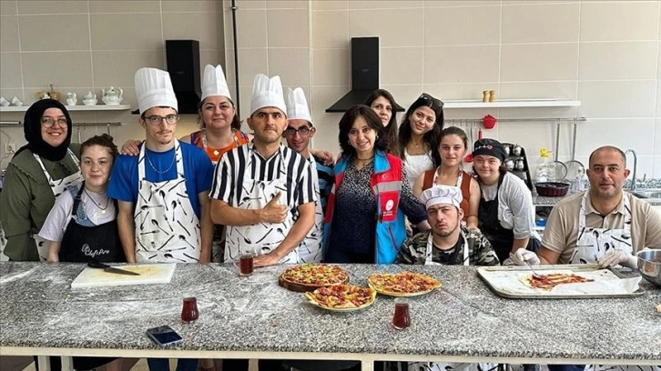 Sakarya'da özel bireylerin kursta yaptığı yiyecekler 