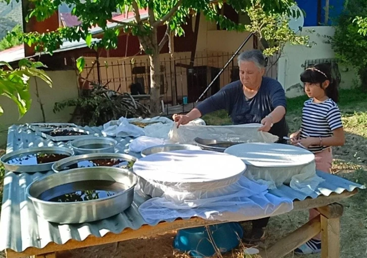 Sakin şehir Arapgir’de dut pekmezi geleneği sürdürülüyor
