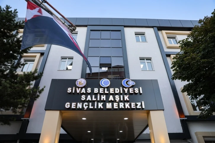 Salih Aşık Gençlik Merkezi hizmete açıldı
