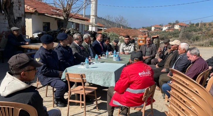 Salihli Kaymakamı Sağlam vatandaşların sorun ve taleplerini dinledi
