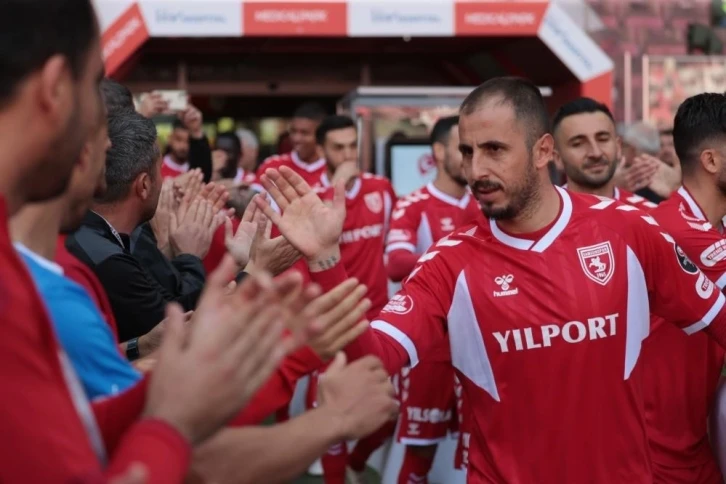 Şampiyon Samsunspor sahaya iniyor
