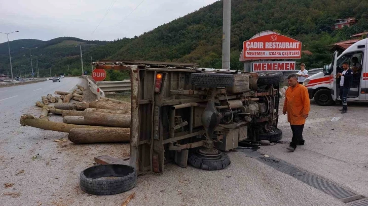 Samsun’da lastiği patlayan kamyonet devrildi: 1 yaralı
