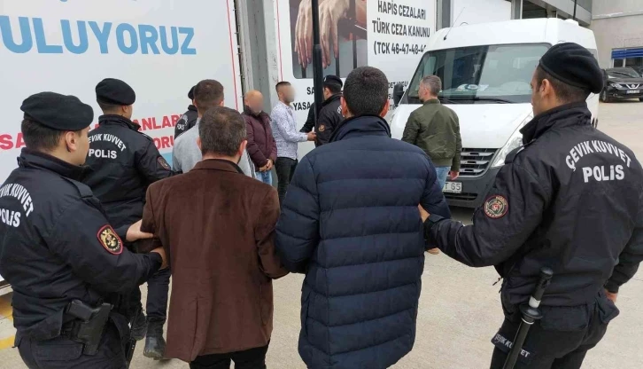 Samsun’da uyuşturucu ticaretinden gözaltına alınan 5 kişi adliyeye sevk edildi