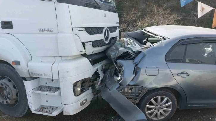 Samsun’da zincirleme trafik kazası: 1’i polis 3 yaralı
